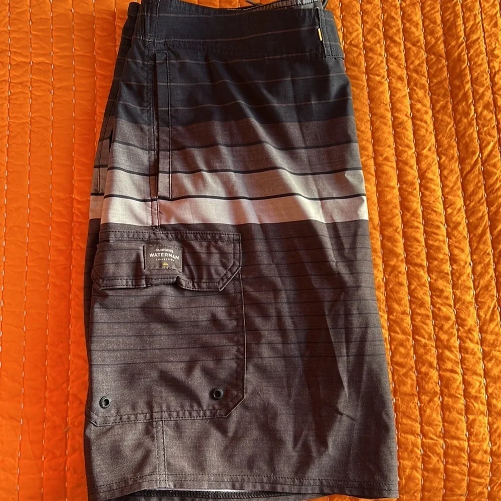 Quicksilver waterman collection swim trunks with pockets. Sz36